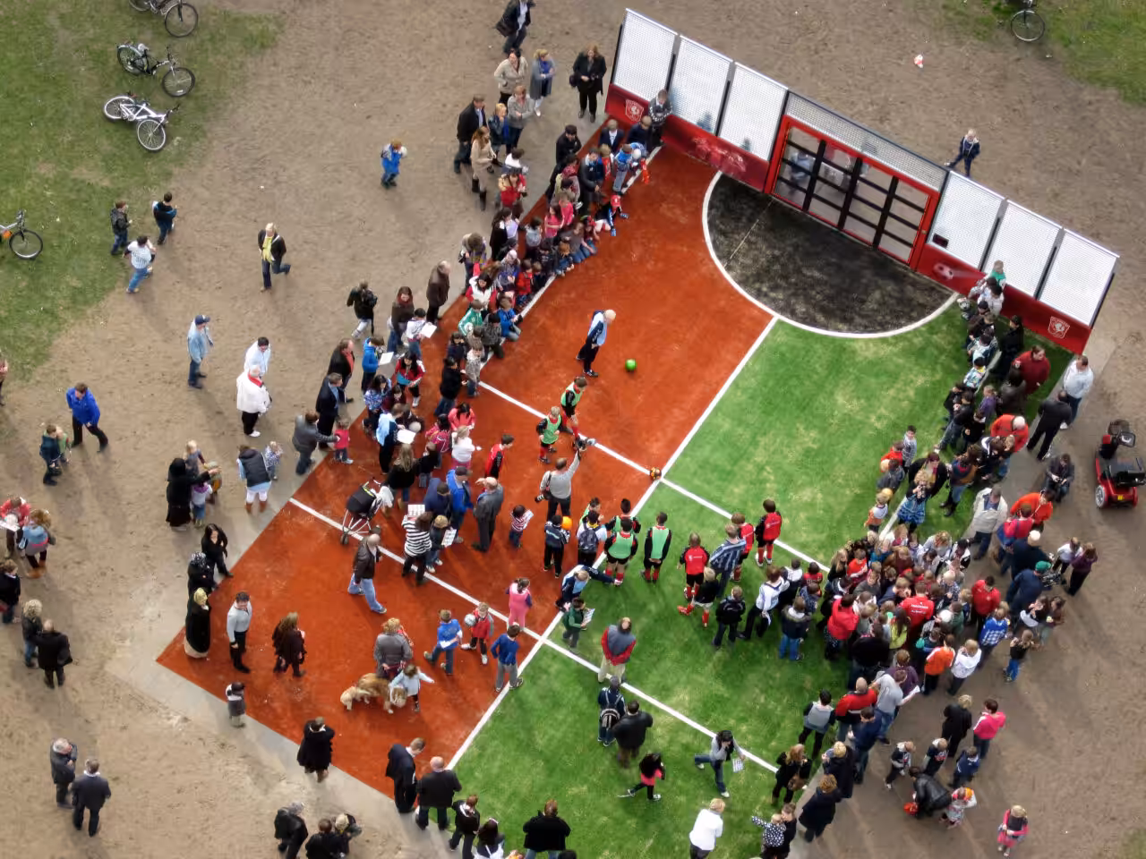 Mit der Lappset Sutu Torwand wird jedes Training zu einem spannenden Wettbewerb für den ganzen Verein.
