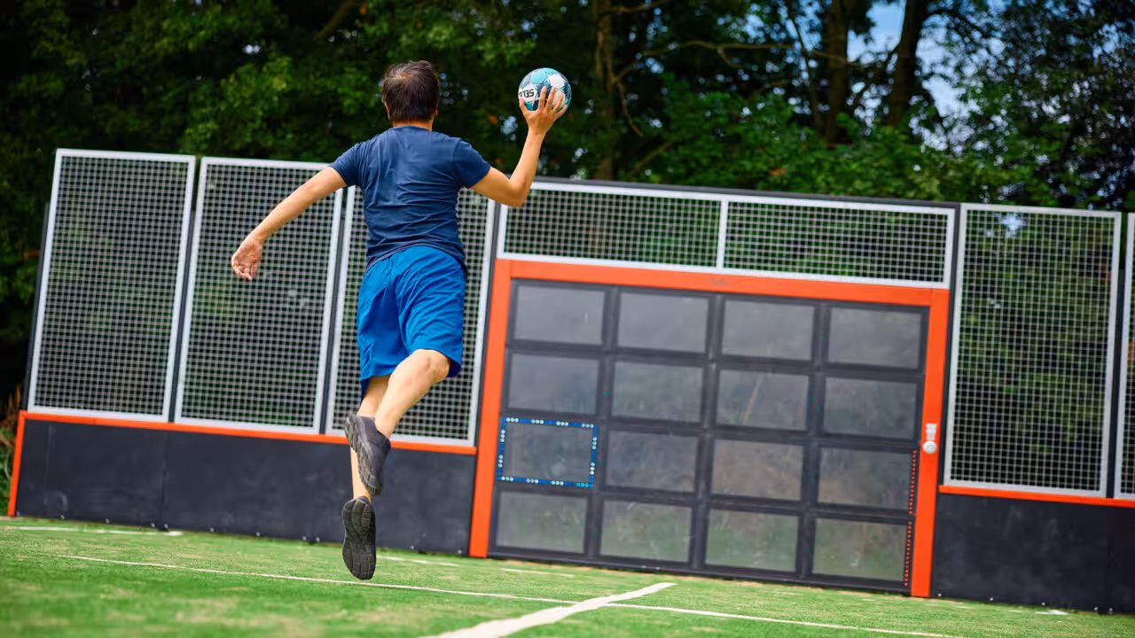 Auch für Ballsportarten wie z.B. Handball sind auf die interaktive Torwand geeignet!