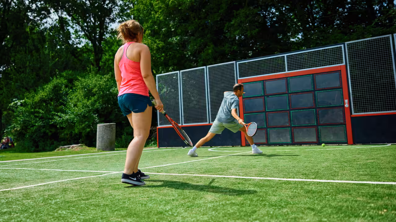 Oder um zusammen eine Partie Tennis zu spielen.