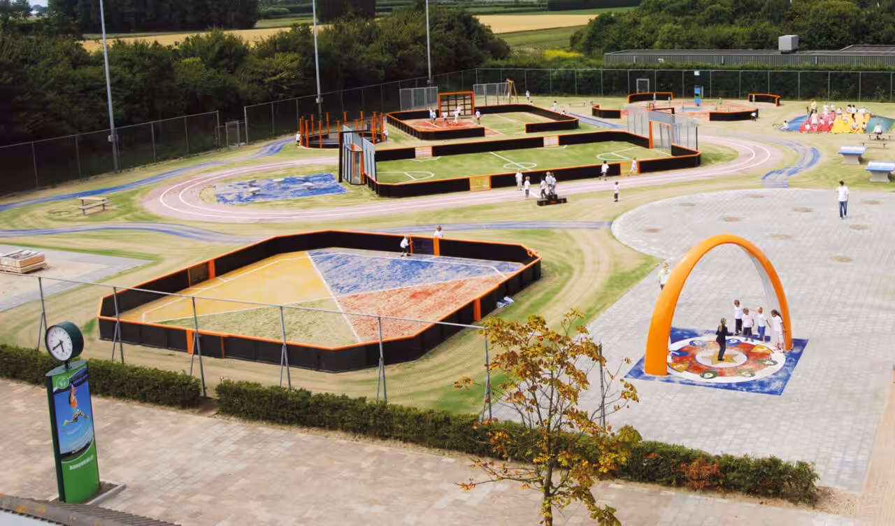 Vielfältiges Spielgelände – Ein Ort, an dem Senioren, Kinder und sportbegeisterte Jugendliche gleichermaßen aktiv sein können.