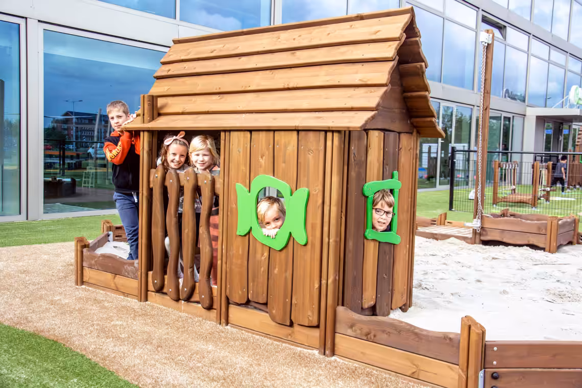 Abenteuer für kleine Entdecker Die Flora-Spielgeräte sind besonders für junge Kinder geeignet, um ihre motorischen Fähigkeiten zu fördern.