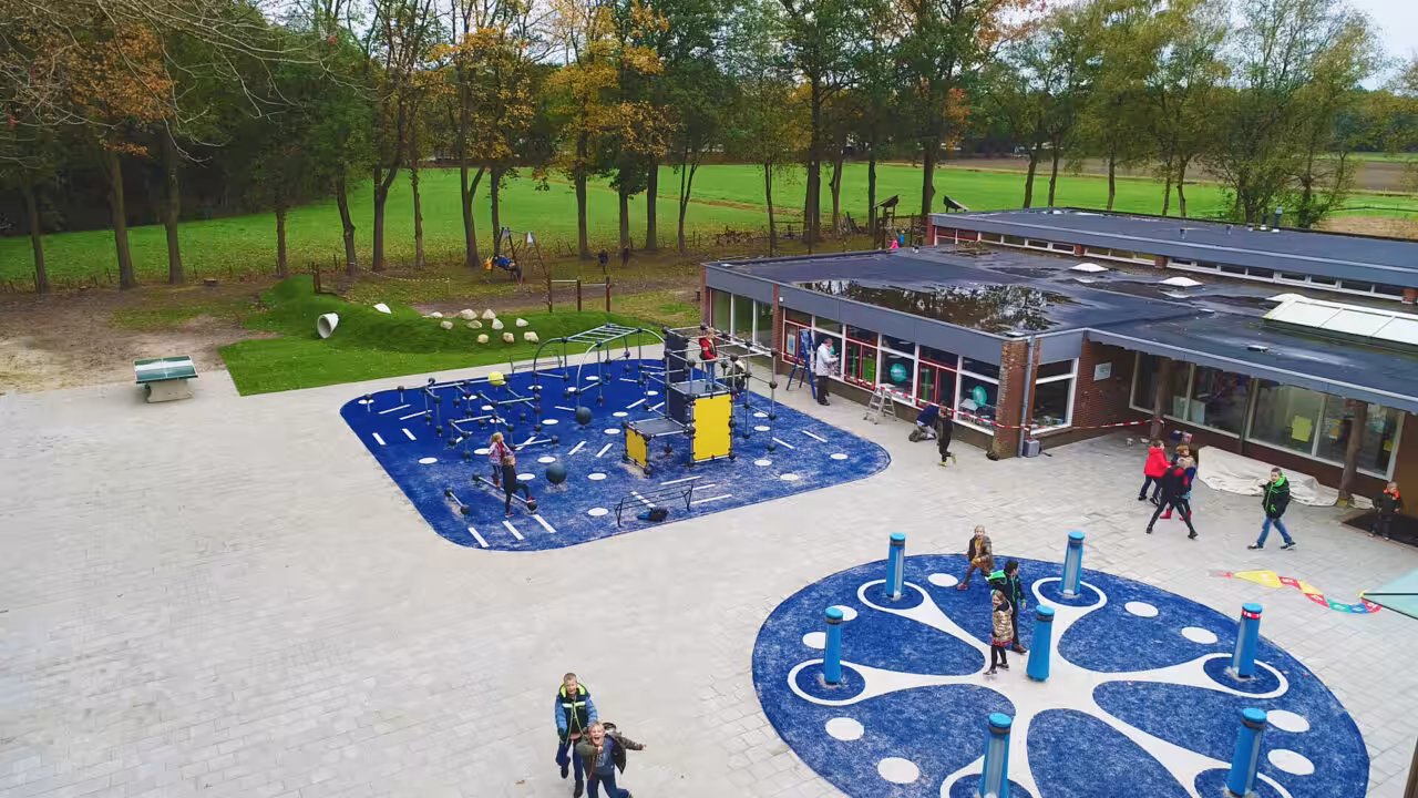 Bewegung und Spaß auf dem Schulhof Cloxx Parkour fördert die Koordination und Ausdauer von Kindern, während sie gleichzeitig Spaß haben.