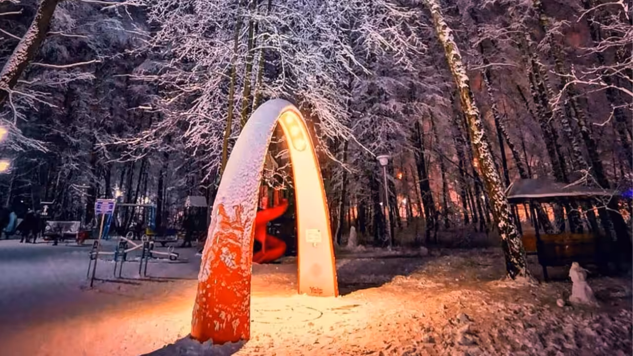 Lappset Sona Interaktiver Spielbogen | TiNao Rasskazovka Park (Fotograf: Vadim Morozov)
