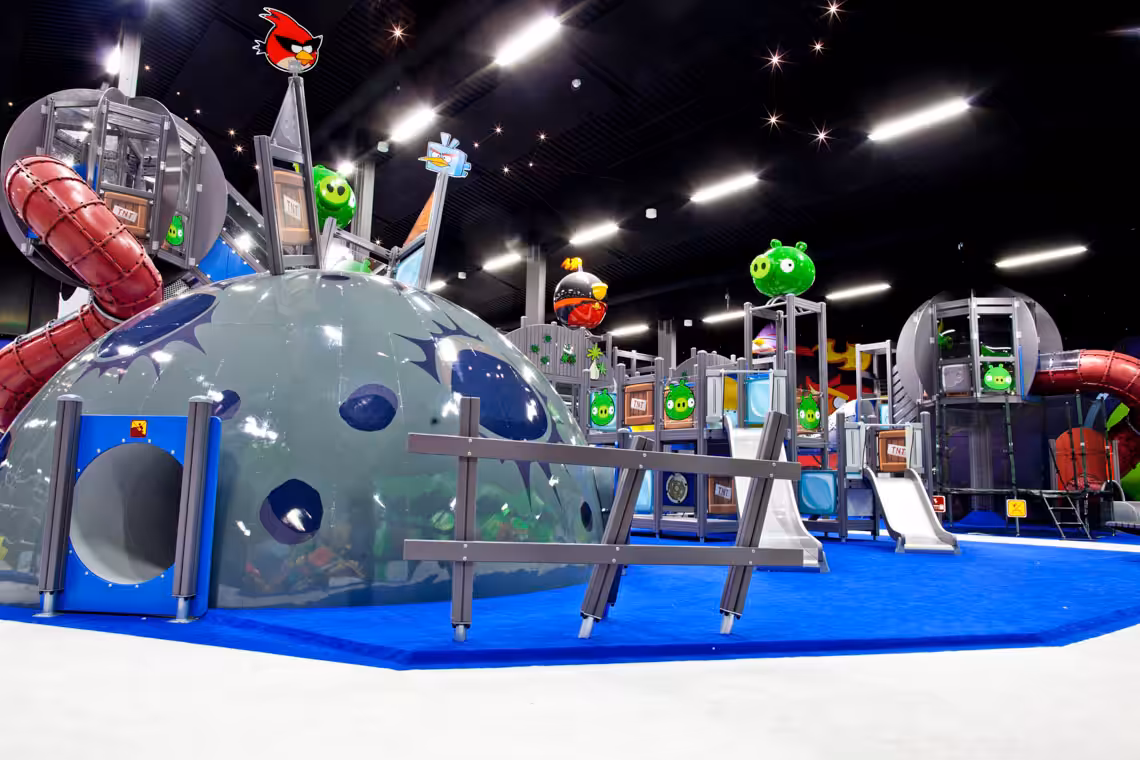 Die perfekte Mischung aus Bewegung und Spiel – Indoorspielplätze bieten endlosen Spaß.