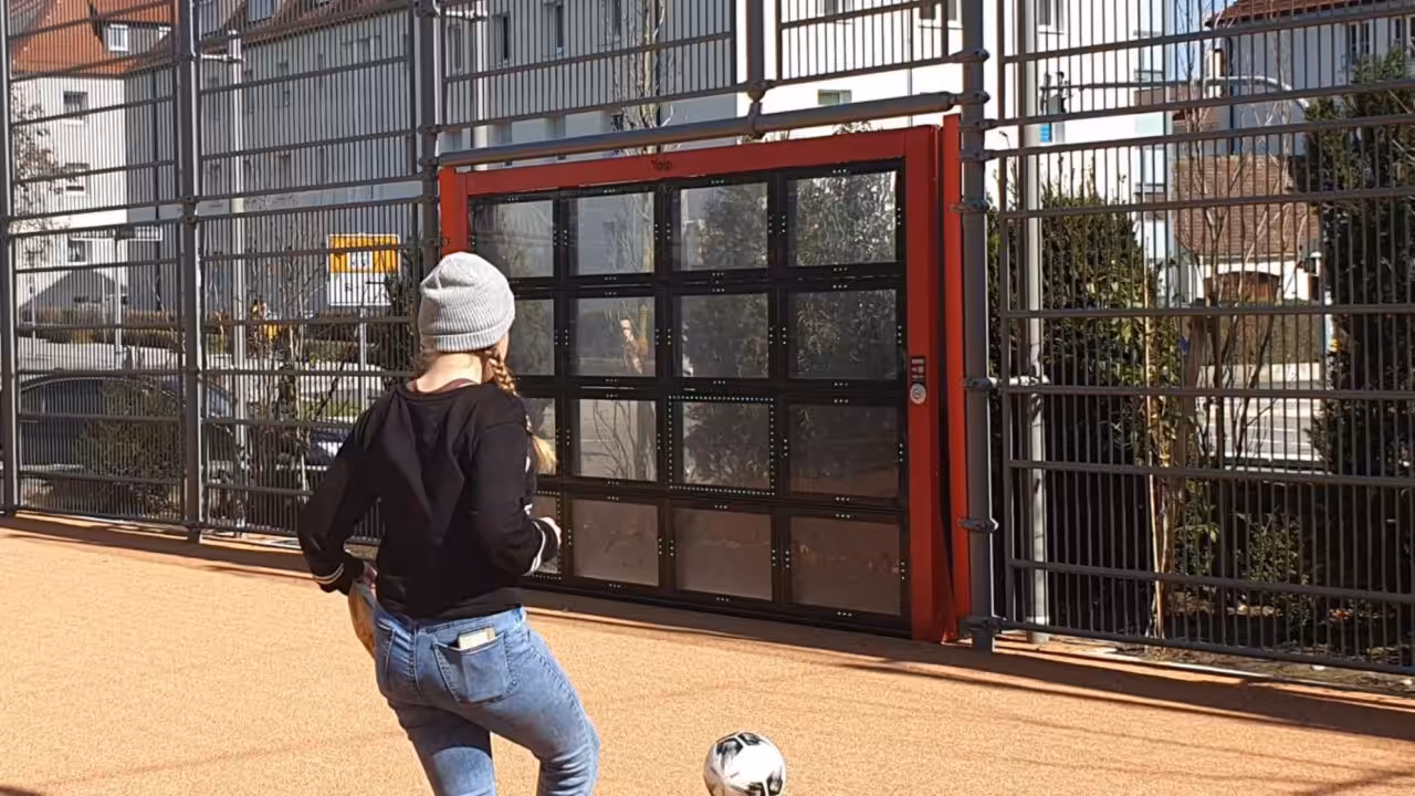 Lappset Sutu auf dem Schulhof - Karl-Maybach-Gymnasium Friedrichshafen