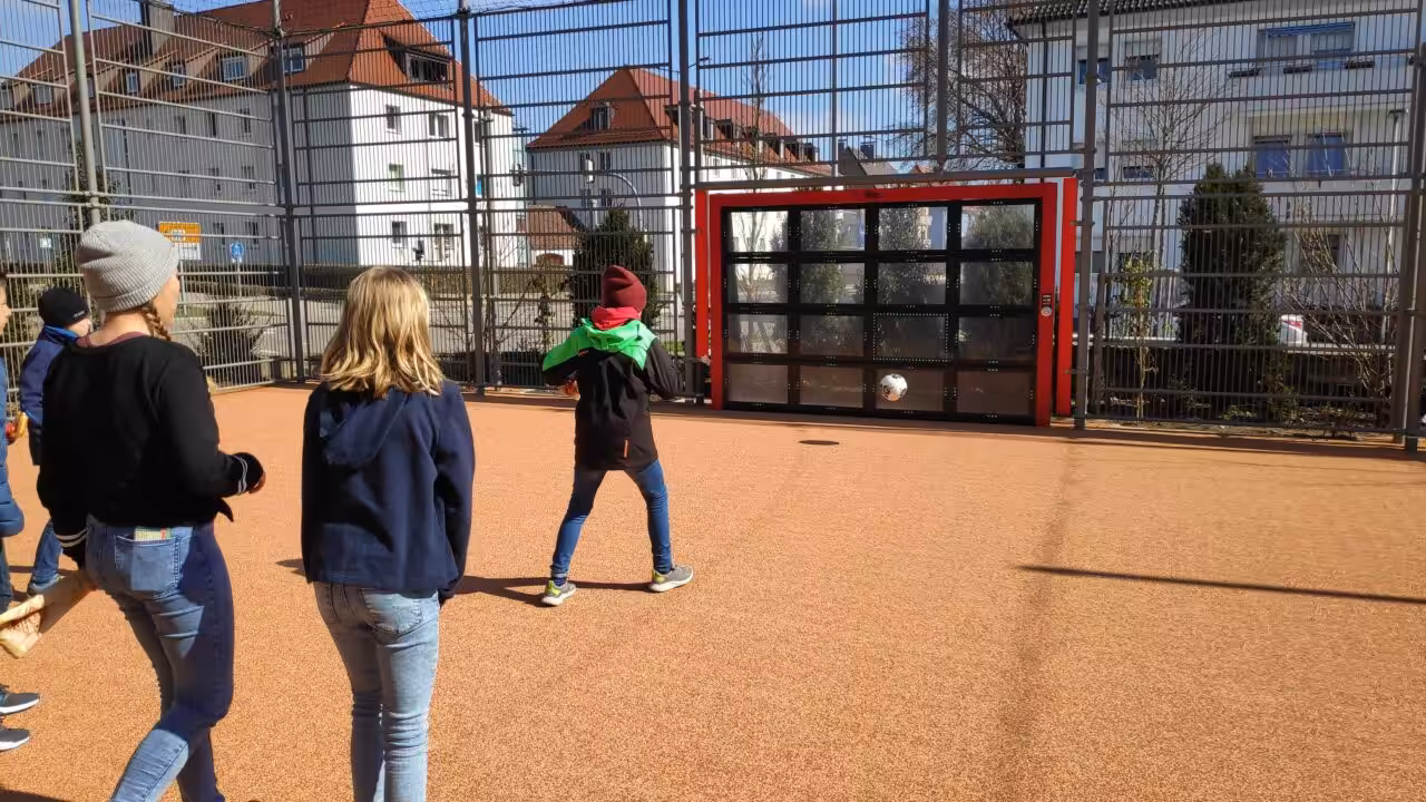 Lappset Sutu auf dem Schulhof - Karl-Maybach-Gymnasium Friedrichshafen