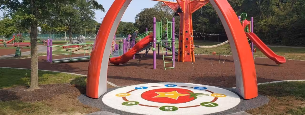 Innovatives Design trifft interaktives Spiel! Die Sona mit dem speziellen Tomaten-Boden lädt Kinder zu grenzenlosem Spielspaß ein.