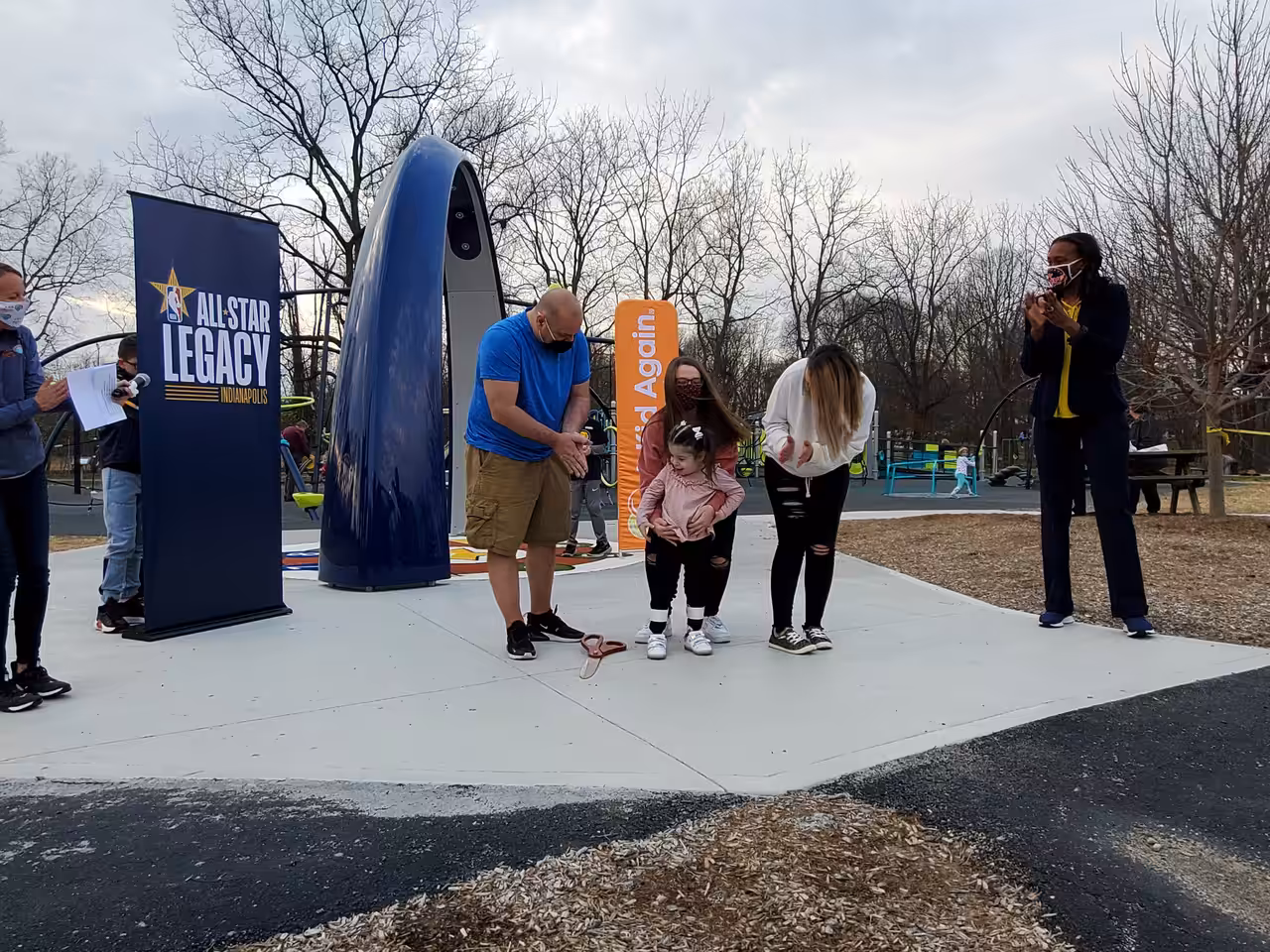 Dank der Community: Der Sona-Bogen wurde durch die Zusammenarbeit von Johnson County Parks, A Kid Again und dem NBA All-Star Host Committee realisiert.