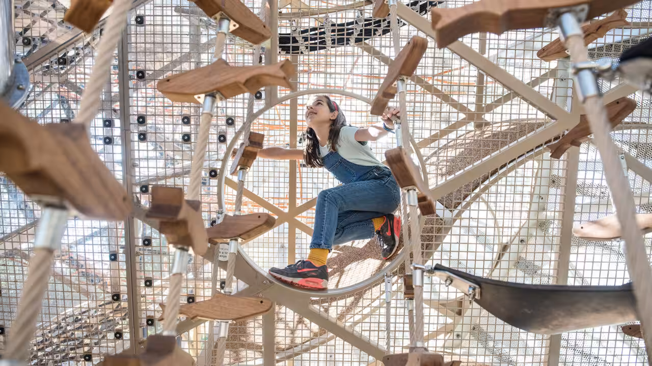 Tauchen Sie ein in den Spaß: Der bezaubernde Wal-Spielplatz von Barcelona