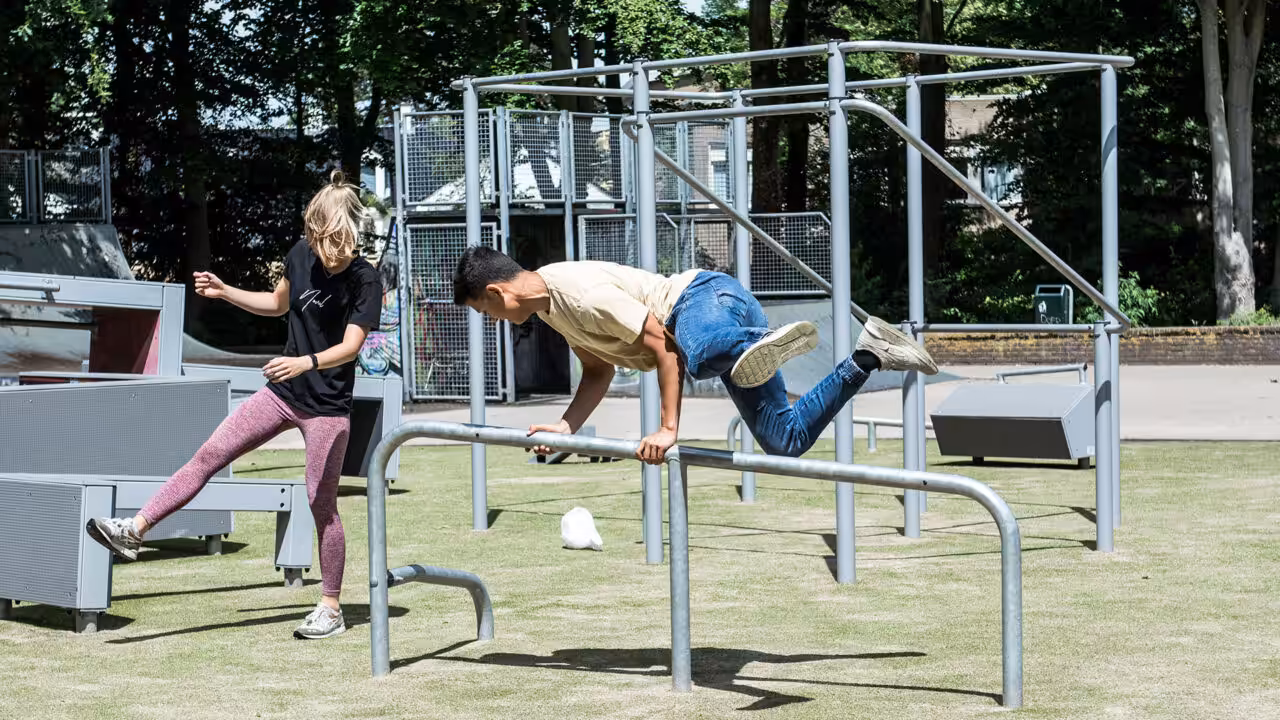 Parkour bietet eine aufregende Möglichkeit, Körper und Geist zu fordern.