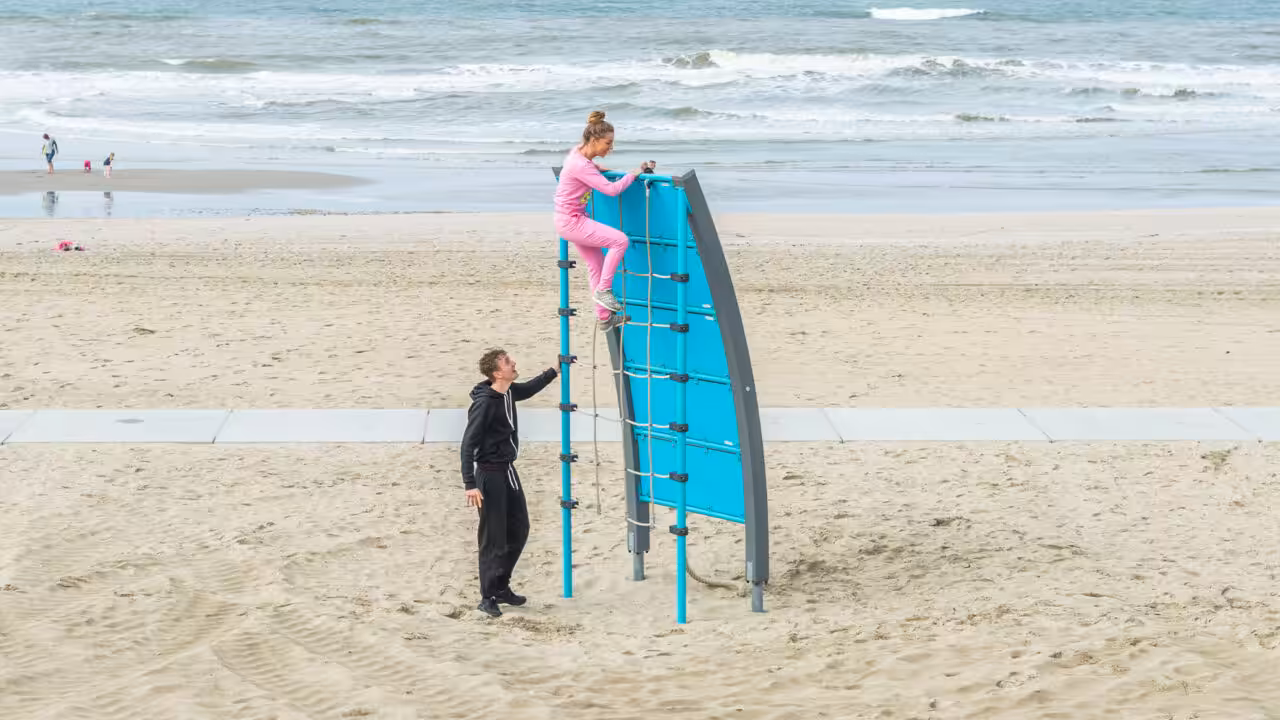 Outdoor-Fitness, wann immer du willst – Kein Studio, keine Gebühren – nur Bewegung pur.
