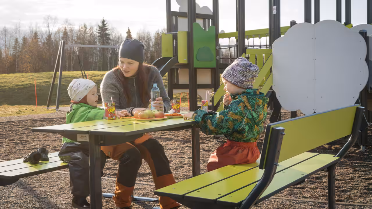 Praktische Lappset Tische – Ideal für Parks, Gärten und Freizeitbereiche.