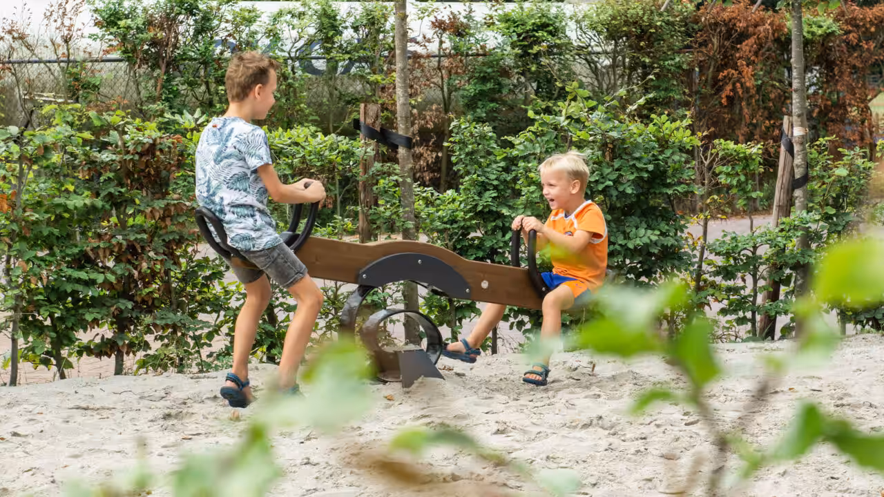 Und das Interessante dabei ist, dass das verwendete Holz für die Flora Spielgeräte direkt aus den finnischen Wäldern stammt! 