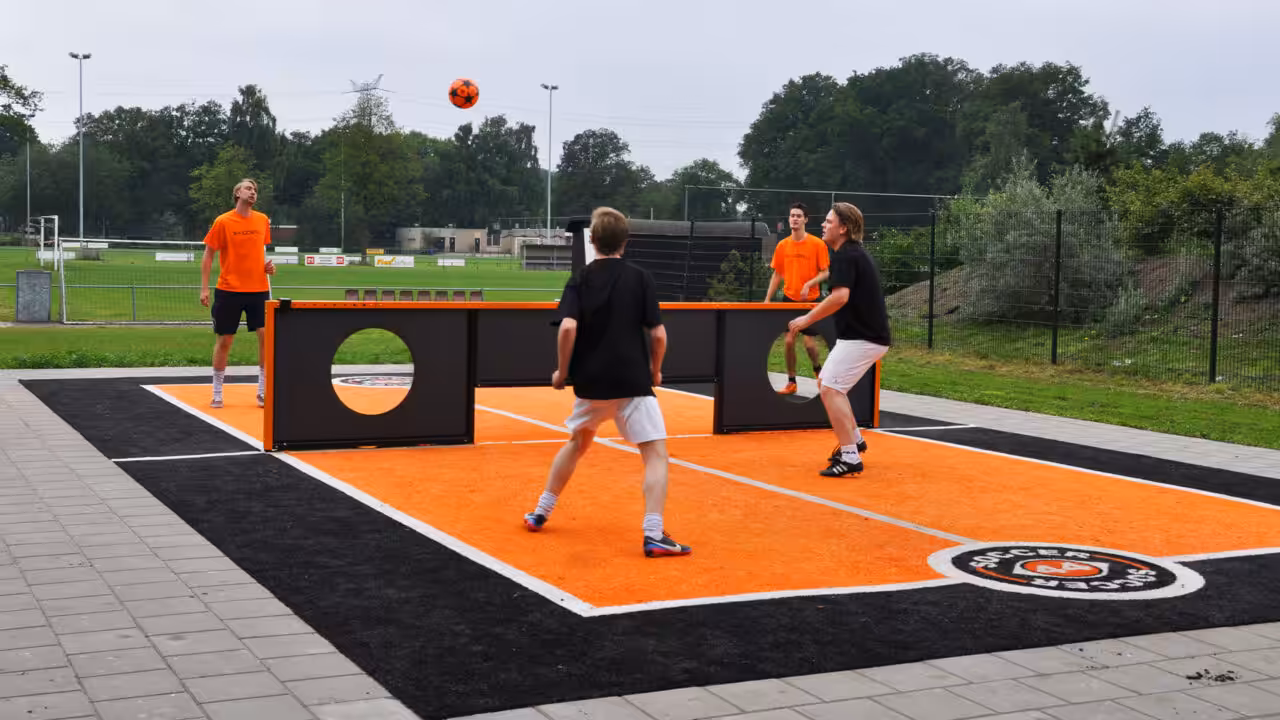 Fußball, Volleyball und mehr – mit vielseitigen Sportmöglichkeiten auf deinem Platz.