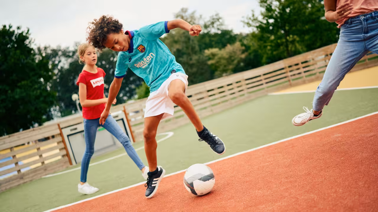 Kombiniere Fußball mit anderen Sportarten – für noch mehr Spaß und Abwechslung!