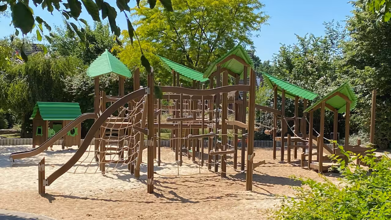 Spielspaß im Grünen von Papendiek: Flora fördert soziale Interaktion und körperliche Bewegung.
