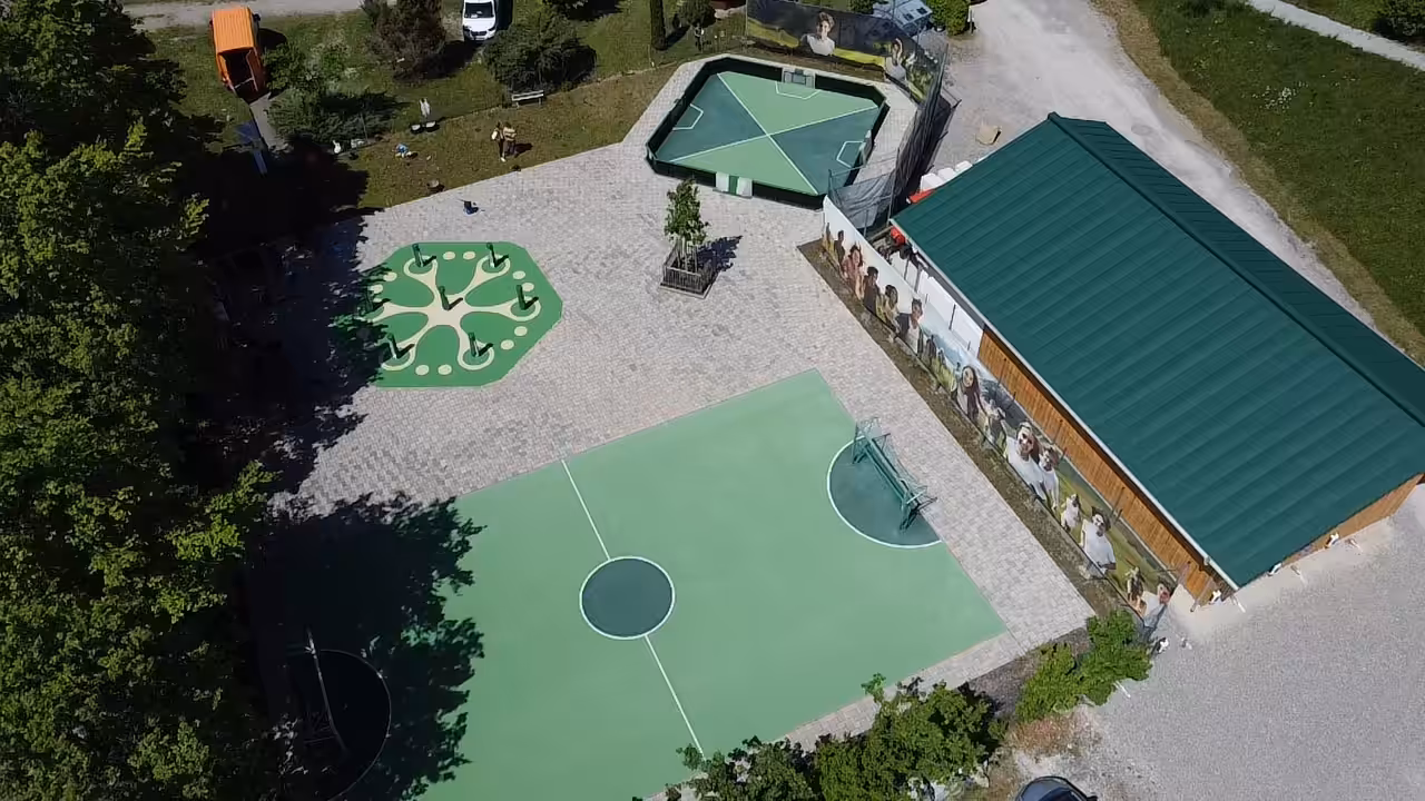 Erlebe unvergesslichen Spaß mit den interaktiven Spielgeräten auf Camping Via Claudia