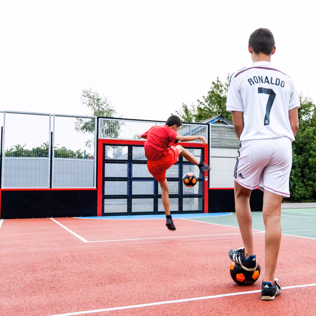 Spaß und Training in einem: Die Lappset Sutu Torwand bringt neue Dynamik ins Vereinsleben.