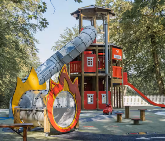 Kontaktiere uns für deine Freizeitpark-Lösung!